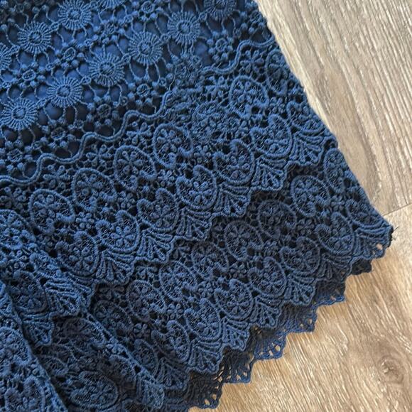 LOFT Riviera Eyelet Lace Shorts Navy Blue Size 4 100% Cotton - Picture 4 of 6